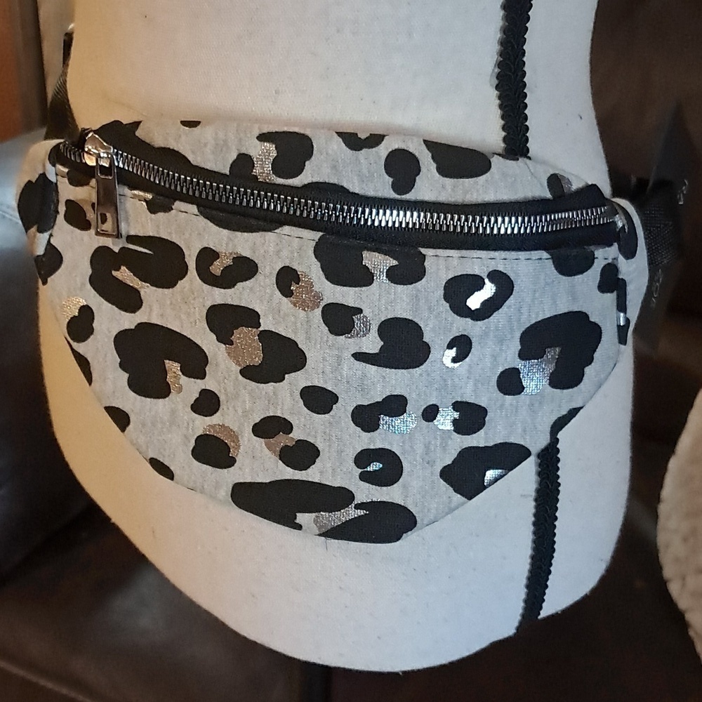 Rachel Zoe Sling/Crossbody Bag Fanny Pack Animal Print Metallic Silver